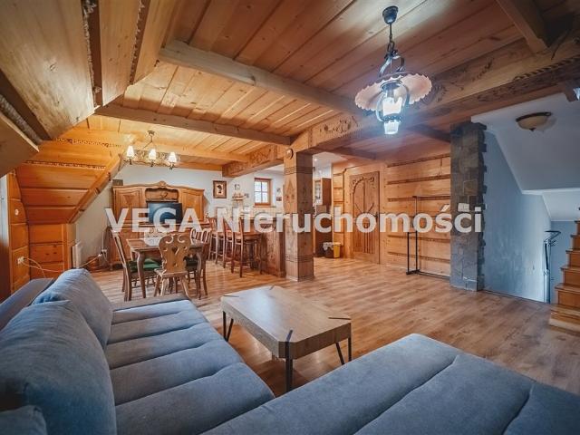 Przestronny 4 pokojowy apartament z regionalnym klimatem polecam!