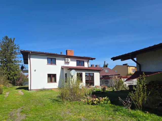 Przestronny 190 m2 dom z ogrodem, garaż i klimatyzację