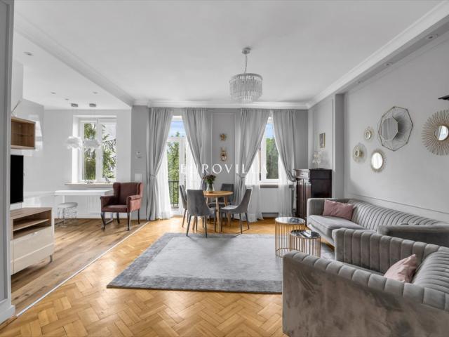 Przestronny 3 pokojowy apartament z balkonami, blisko Łazienek