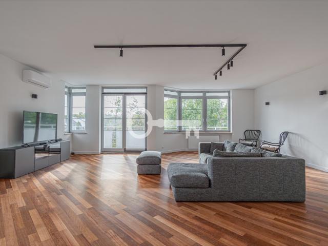 Przestronny 167 m² apartament z tarasem i garażem