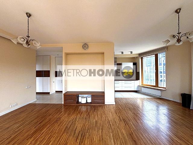 Przestronny 116 m² apartament z panoramicznym widokiem na Warszawę