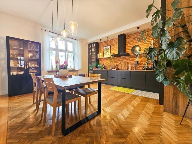 Przestronny apartament 121 m² z balkonami i ogródkiem