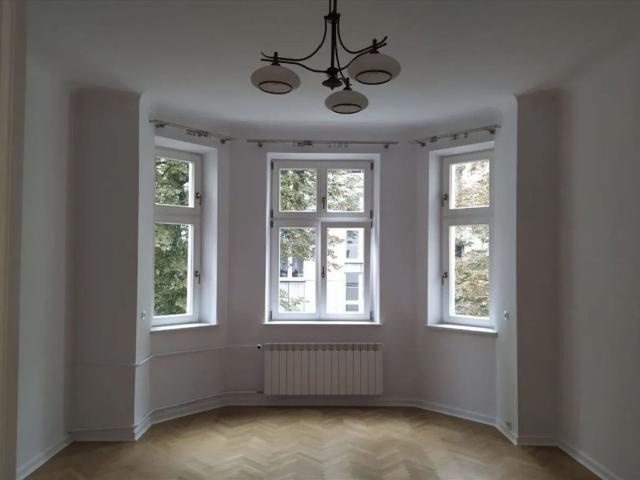 Przestronny apartament 127 m2 w odrestaurowanej kamienicy