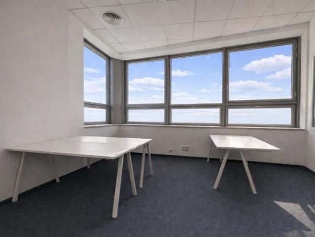 Przestronny biuro 127 m² z nowoczesnym wykończeniem