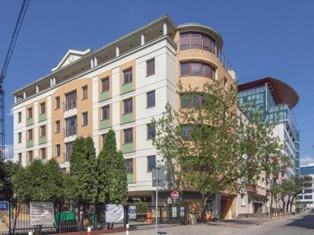 Przestronny biurowiec 268 m2 z parkingiem i ekologią