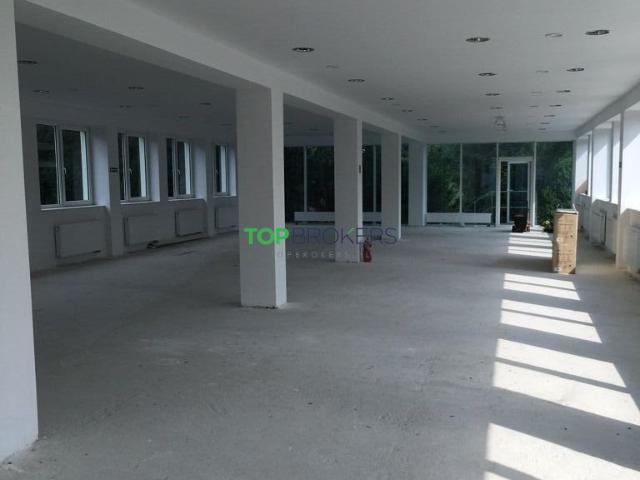 Przestronny budynek 1200 m2 z windą, klimatyzacją i lokalizacją