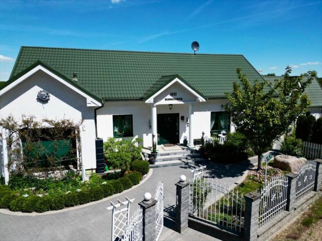 Przestronny dom 146 m² z ogrodem i rekreacyjnym budynkiem