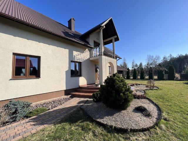 Przestronny dom 147 m² z ogrodem, fotowoltaiką i garażem