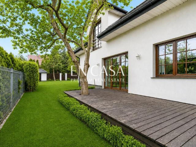 Przestronny dom 156 m² z ogrodem i tarasem w Łomiankach