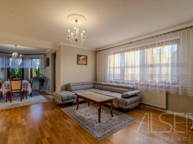 Przestronny dom 160 m2 z garażem i ogrodem w Trzciance