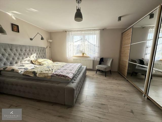 Przestronny dom 178 m² z dwoma niezależnymi mieszkaniami i dużą działką