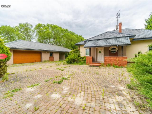 Przestronny dom 185 m² z garażem i dużą działką 4600 m²
