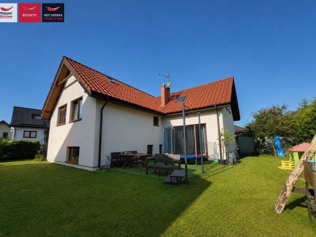 Przestronny dom 188 m² z garażem i ogrodem w Mostach