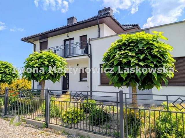 Przestronny dom 196 m² z trzema niezależnymi apartamentami