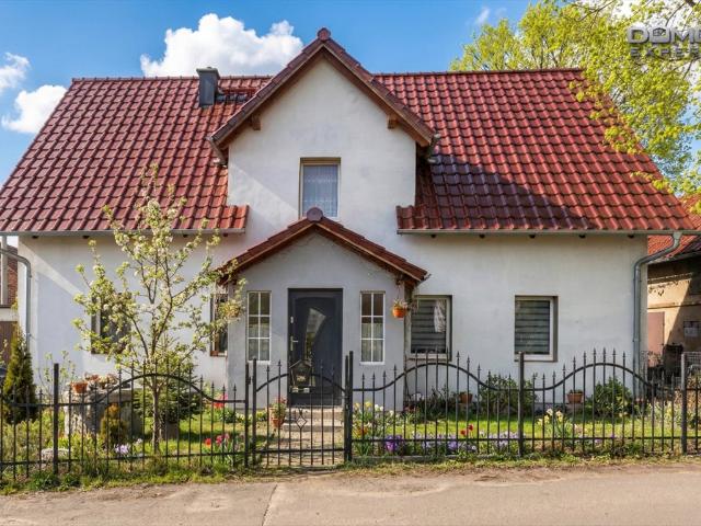 Przestronny dom 190 m2 z garażem i piwnicą w Dobrej