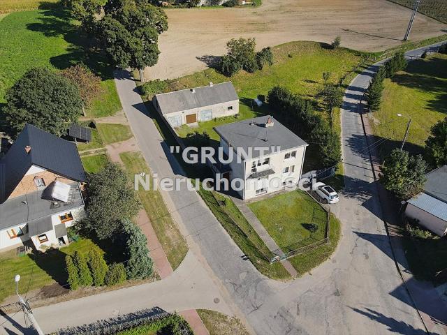 Przestronny dom 200 m2 z dużymi działkami i garażem