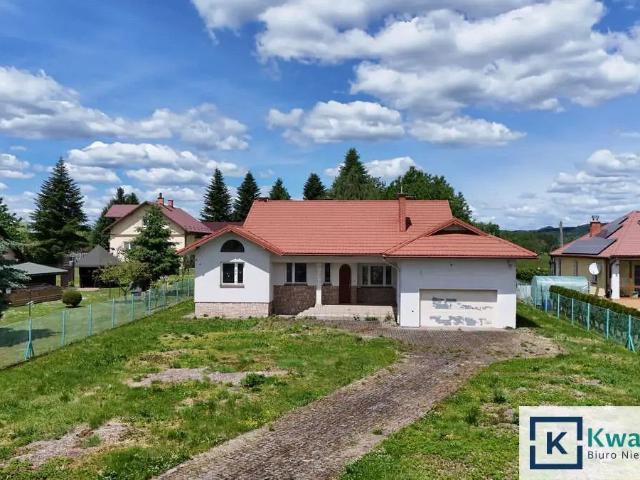 Przestronny dom 200 m² w stanie surowym z garażem i dużą działką