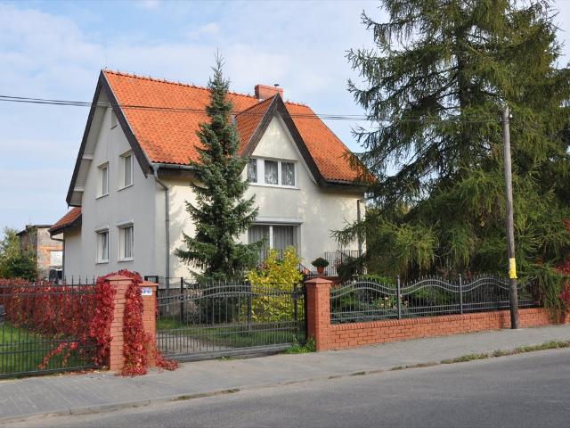 Przestronny dom 200 m² z dużą działką i potencjałem