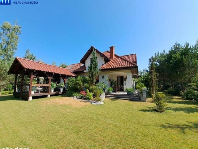 Przestronny dom 210 m2 z dużą działką i garażem dwustanowiskowym