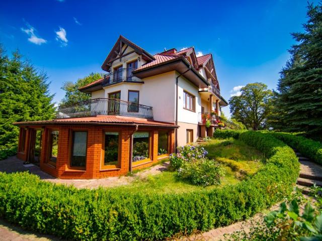 Przestronny dom 229 m² z dużym ogrodem i garażem w Zemborzycach
