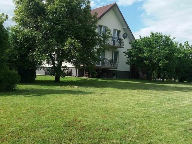Przestronny dom 245 m2 z ogrodem i kominkiem