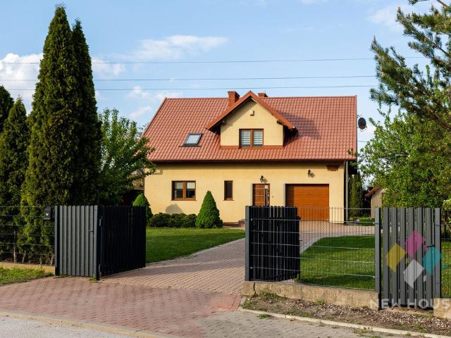 Przestronny dom 240 m² z garażem i ogrodem w Lipowej Górze