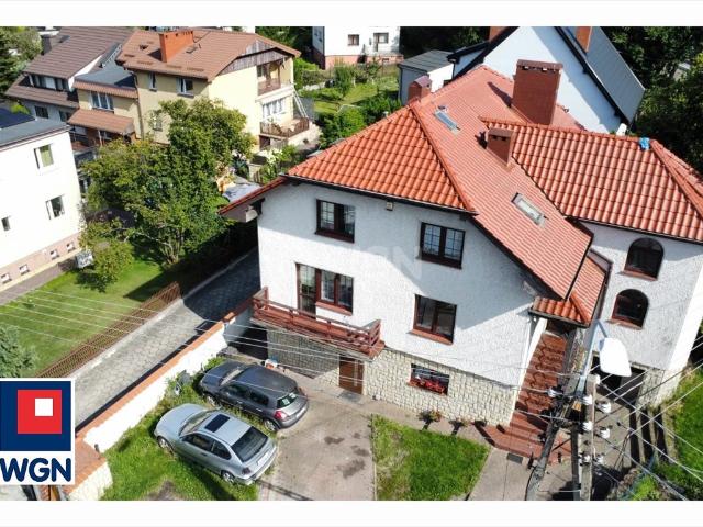 Przestronny dom 257 m2 z 13 pokojami, inwestycja lub rodzina