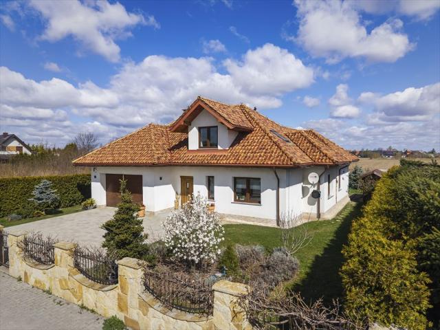 Przestronny dom 250 m² z ogrodem i widokami