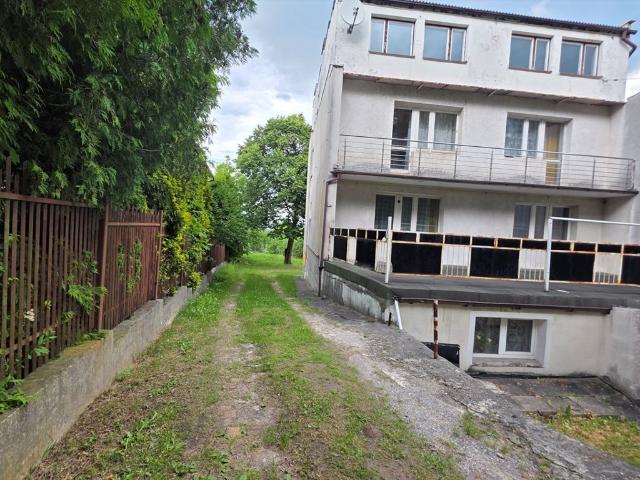 Przestronny dom 262 m² z dużą działką w Kielcach