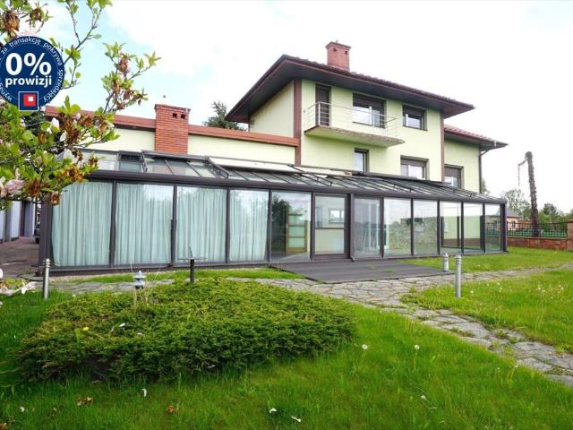 Przestronny dom 263 m² z rozbudową i dużym garażem