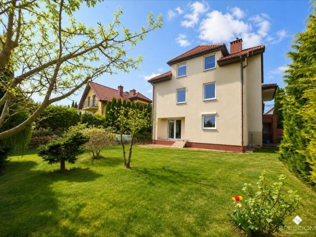 Przestronny dom 286 m2 z garażem i dużą działką