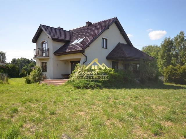 Przestronny dom 281m2 z garażem i piwnicą w Smykowie