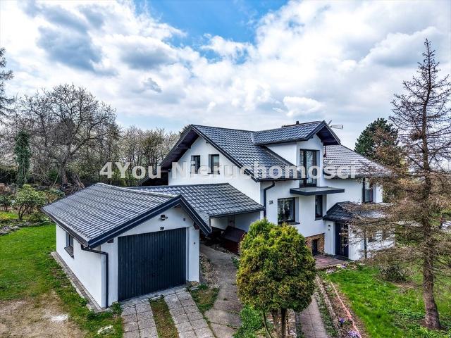 Przestronny dom 295 m² z ogrodem i garażem w Kozy