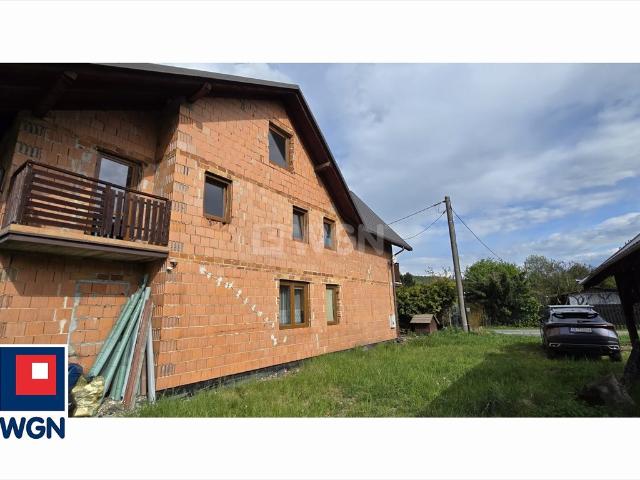 Przestronny dom 300 m2 z dużą działką w Brennej