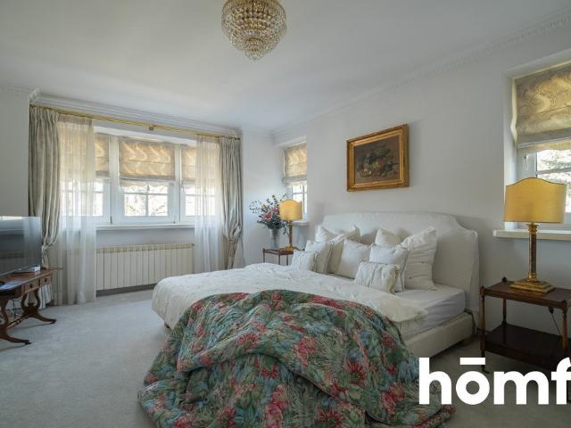 Przestronny dom 327 m² z garażem, kameralne Łomianki polecam!