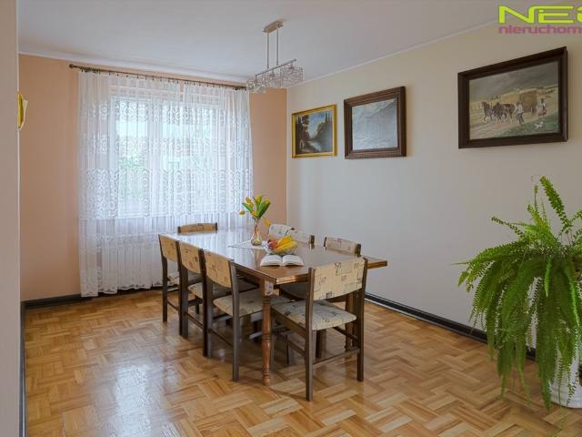 Przestronny dom 355 m2 z ogrodem i garażem w Grabówce