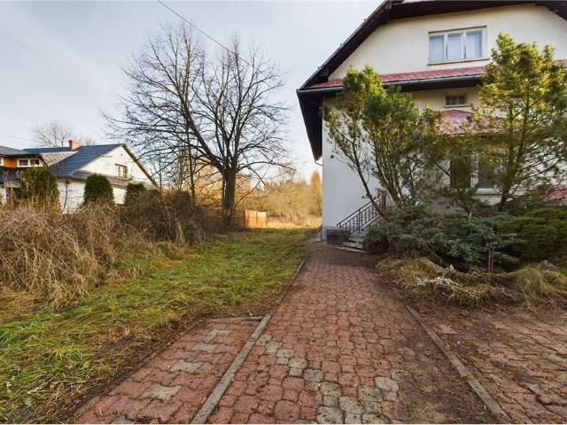 Przestronny dom 350 m² z garażem i dużą działką