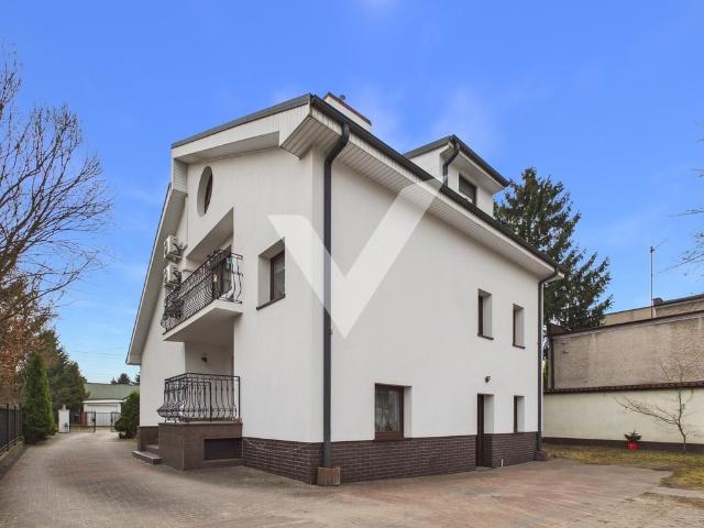 Przestronny dom 7 pokoi, garaże, ogród, blisko Kanału