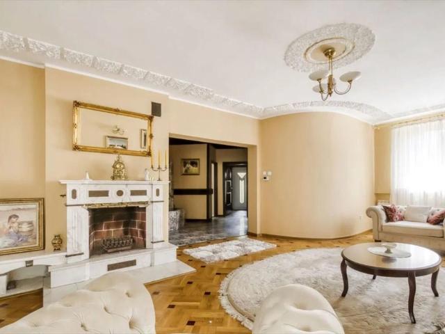 Przestronny dom 400 m2 z dużą działką 1880 m2 w Wawer
