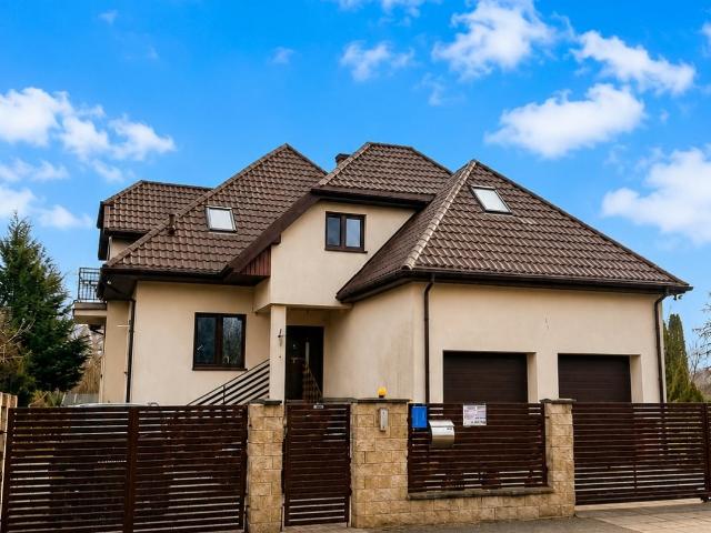 Przestronny dom 420 m² na dużej działce w Ursynowie
