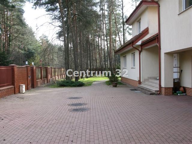 Przestronny dom 500 m² z ogrodem i garażem w Konstancinie