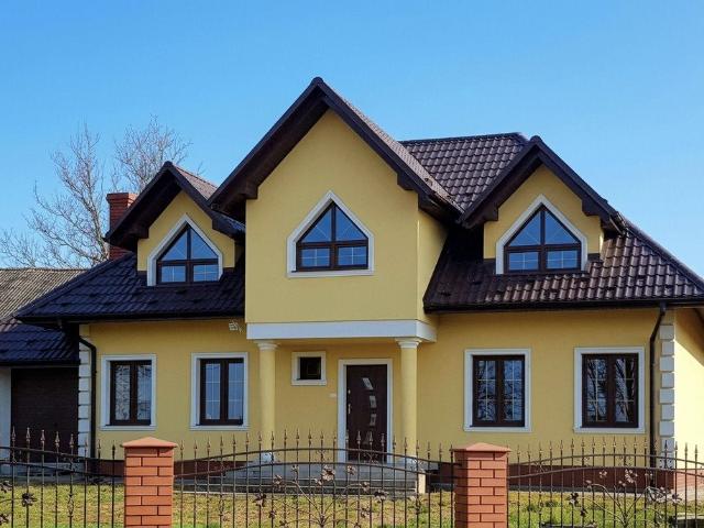 Przestronny dom 6 pokoi z kominkiem i garażem w Łychowie