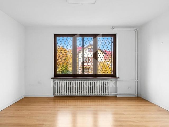 Przestronny dom bliźniak 400 m² z garażem i klimatyzacją