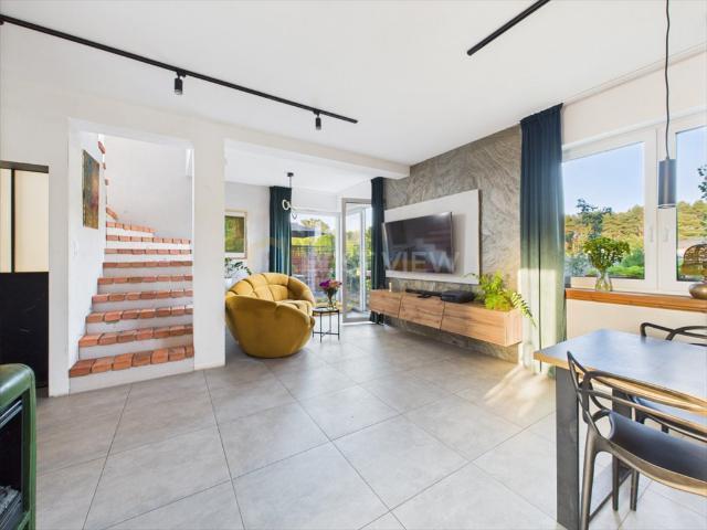 Przestronny dom bliźniak z ogrzewaniem podłogowym i klimatyzacją