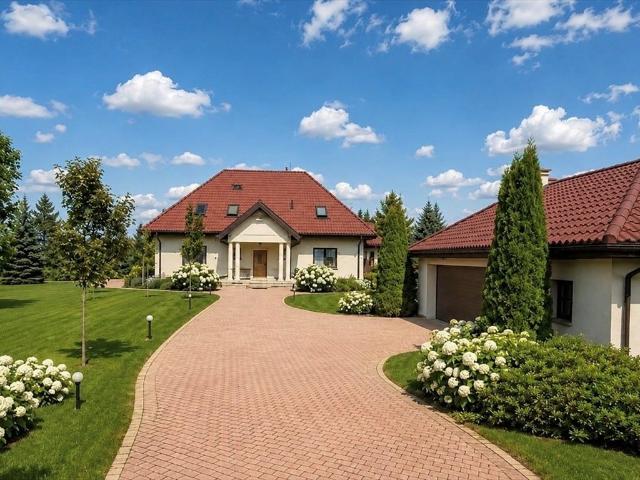 Przestronny dom dwurodzinny z ogrodem i garażem 70 m²