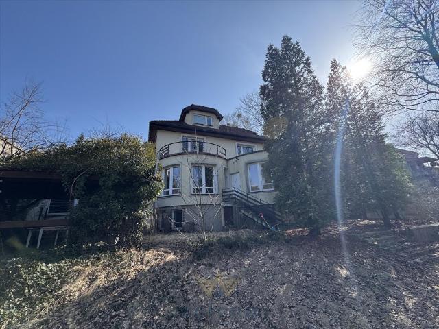 Przestronny dom na Mokotowie z ogrodem i garażem