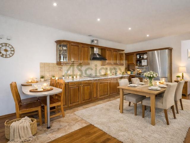 Przestronny dom 213 m² z dużą działką i garażem polecam