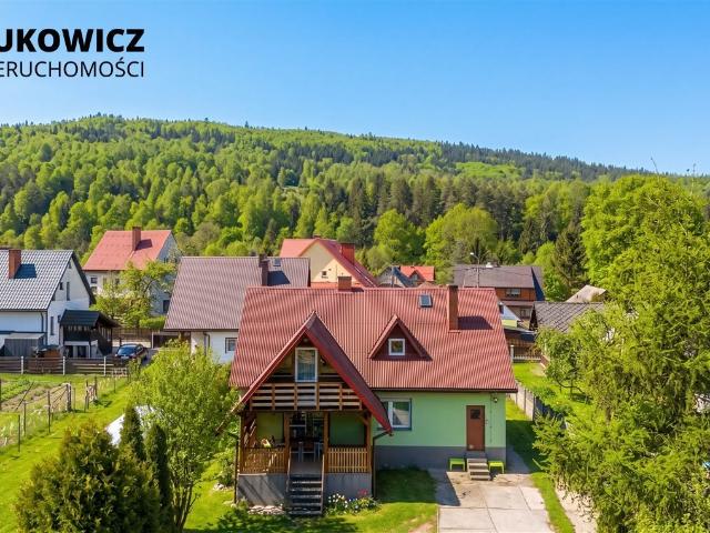 Przestronny dom z widokiem na góry, 160 m², garaże