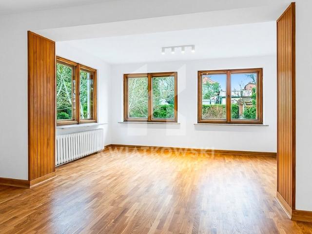 Przestronny dom z dużym ogrodem, garażem i po remoncie