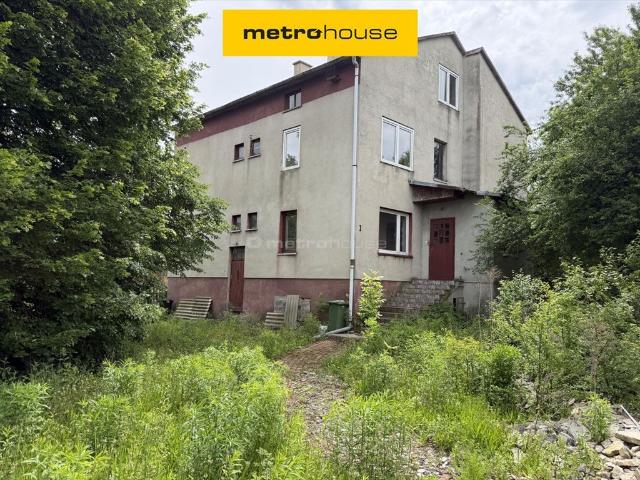 Przestronny dom z dużym potencjałem i działką 3000 m²